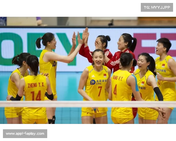 瑞士青训营学员用签名排球感谢苏惠娟指导 瑞士青训营学员用签名排球感谢苏惠娟指导