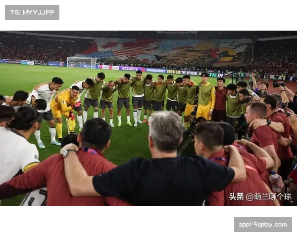 马赛球员抗议判罚，VAR介入取消点球引发主场球迷大规模投掷杂物